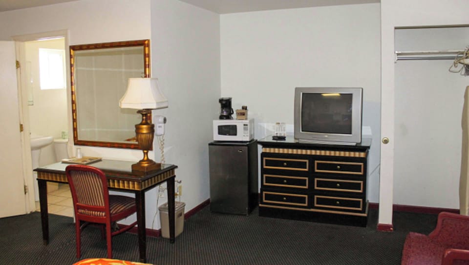 Room, 2 Double Beds, Non Smoking | WiFi (free), alarm clocks, bed sheets