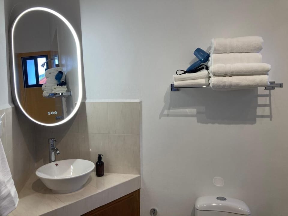 Standard Room, Multiple Beds, Kitchen, City View | Bathroom | Towels, soap, shampoo, toilet paper