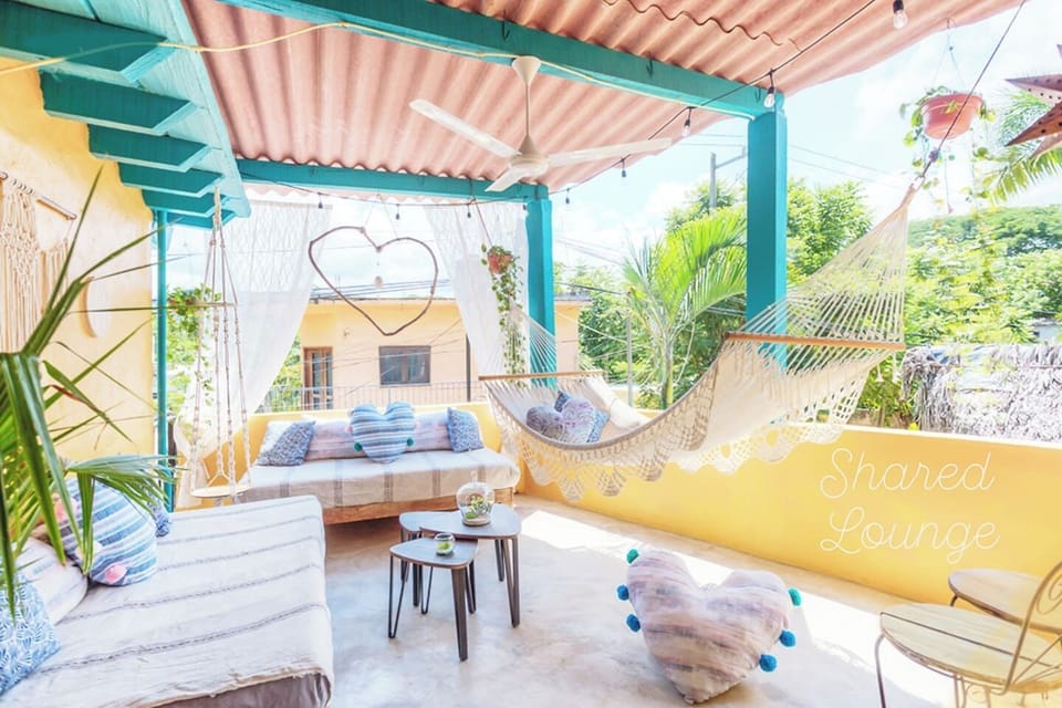 Relaxing Common Area with hammock and daybeds. Access to unlimited filtered drinking water for convenience.