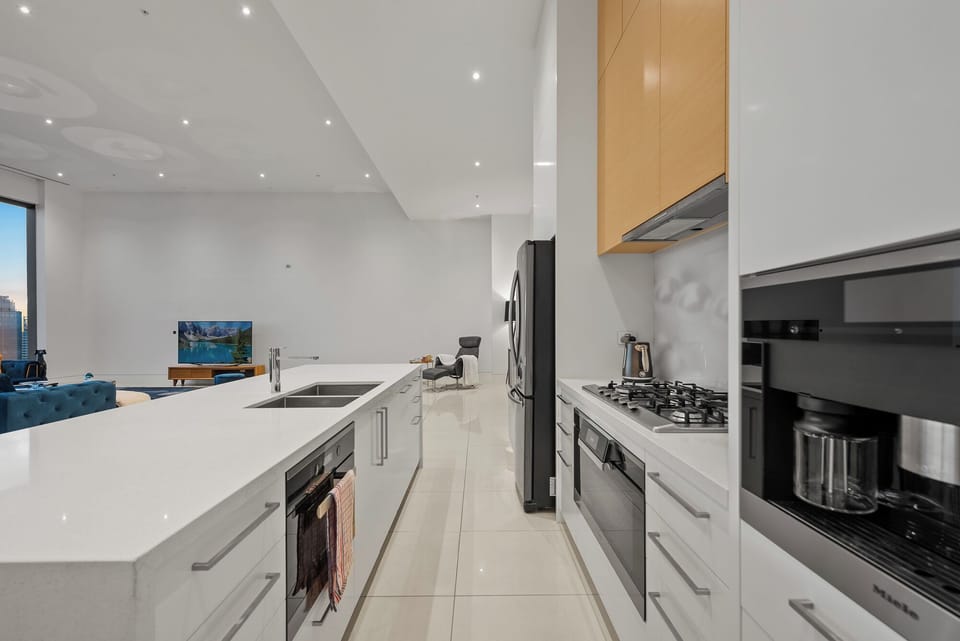 Luxury Apartment, City View | Private kitchen