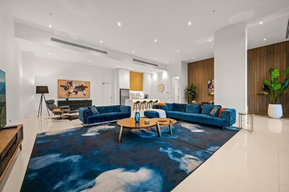 Luxury Apartment, City View | Living area
