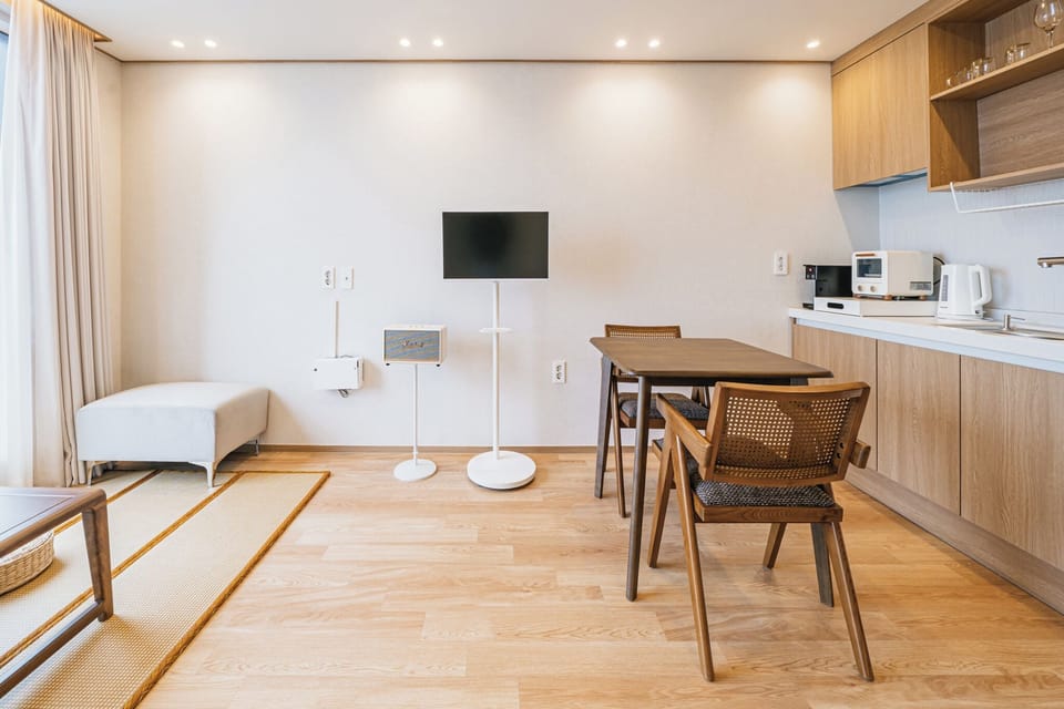 Ocean Suite Premium Triple Room | Premium bedding, desk, laptop workspace, WiFi (free)