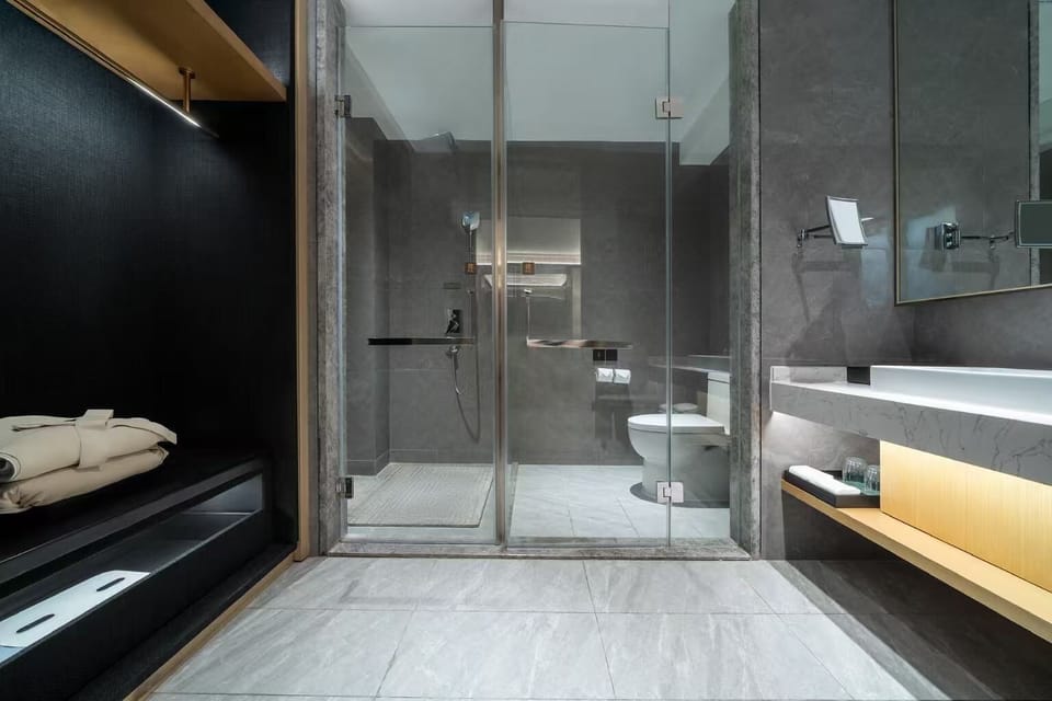 Classic Double Room | Bathroom | Hair dryer, bathrobes, towels, soap