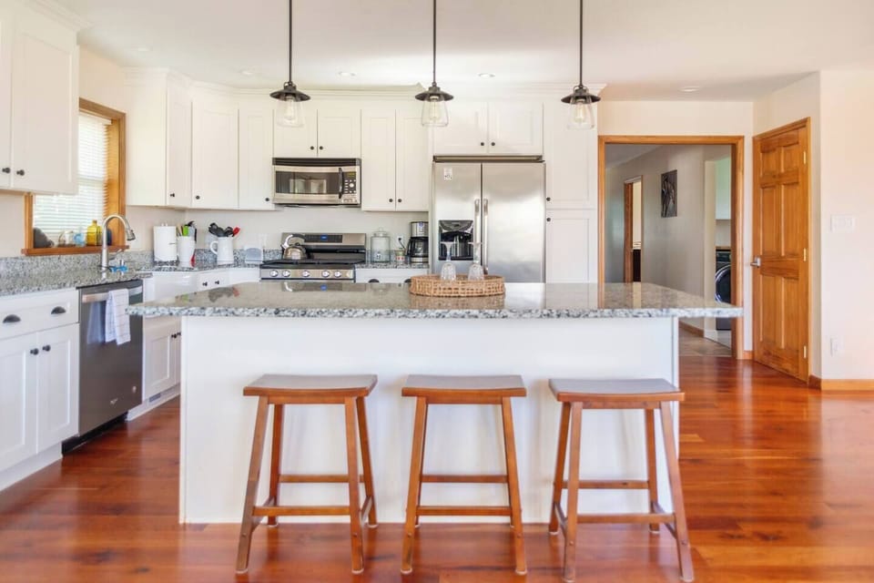 Island View's fully equipped kitchen has everything you need to cook up your favorite meals with your family and friends!
