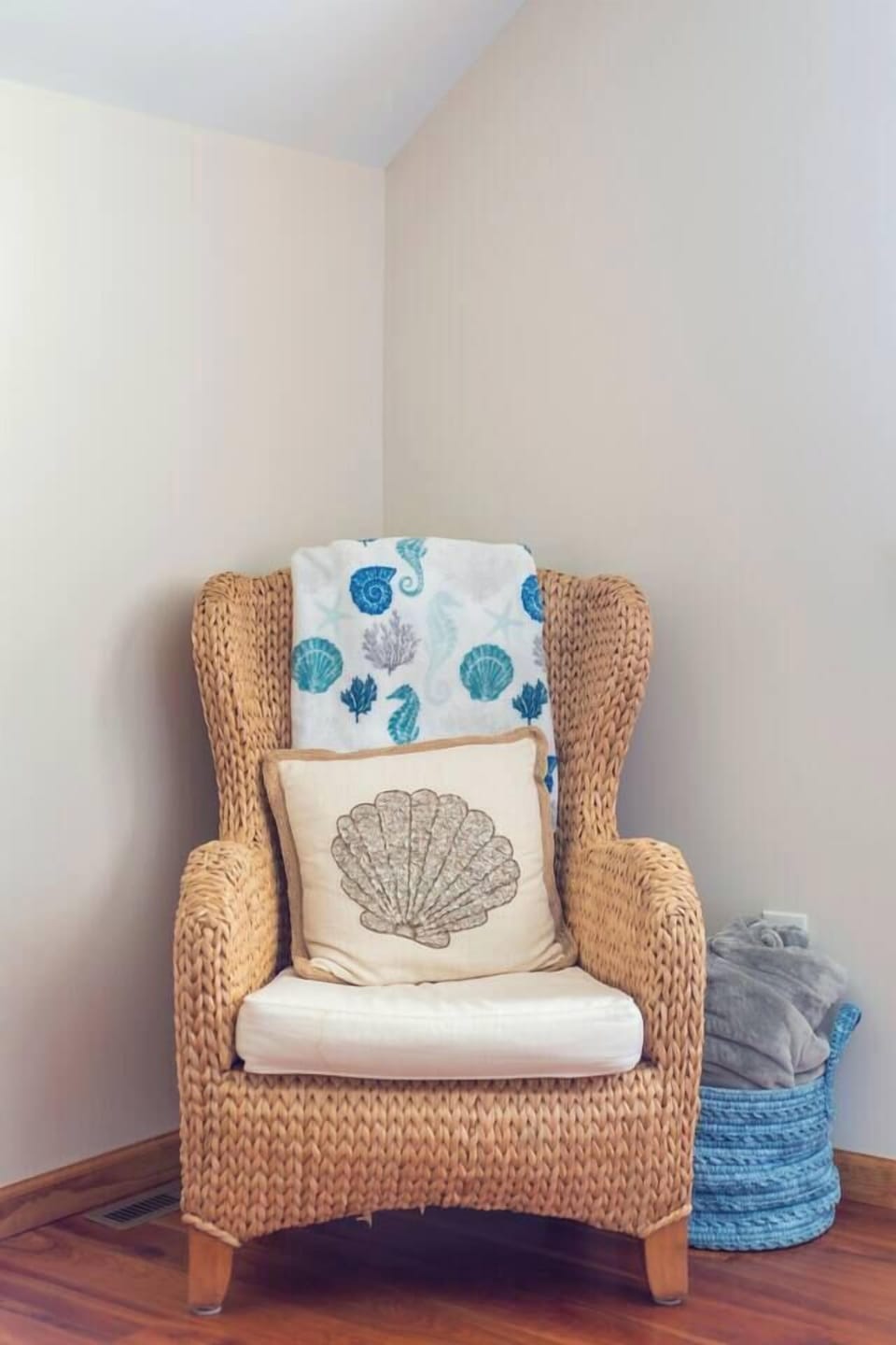 Comfortable reading chair in the expansive 2nd floor Master Bedroom at Island View. Just relax for a few minutes or curl up with a good book for hours!