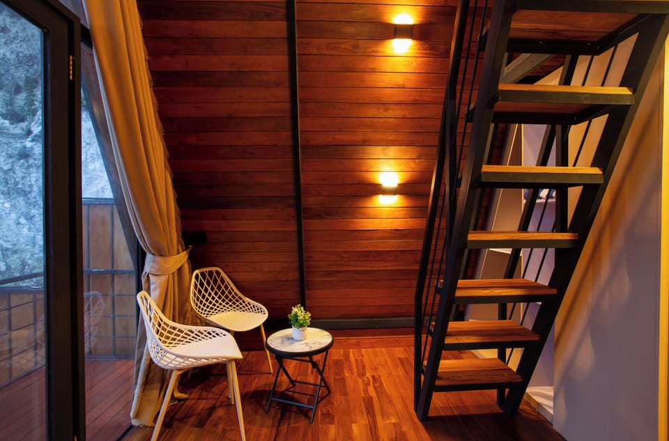 Deluxe Double Room, Pool Access | Interior