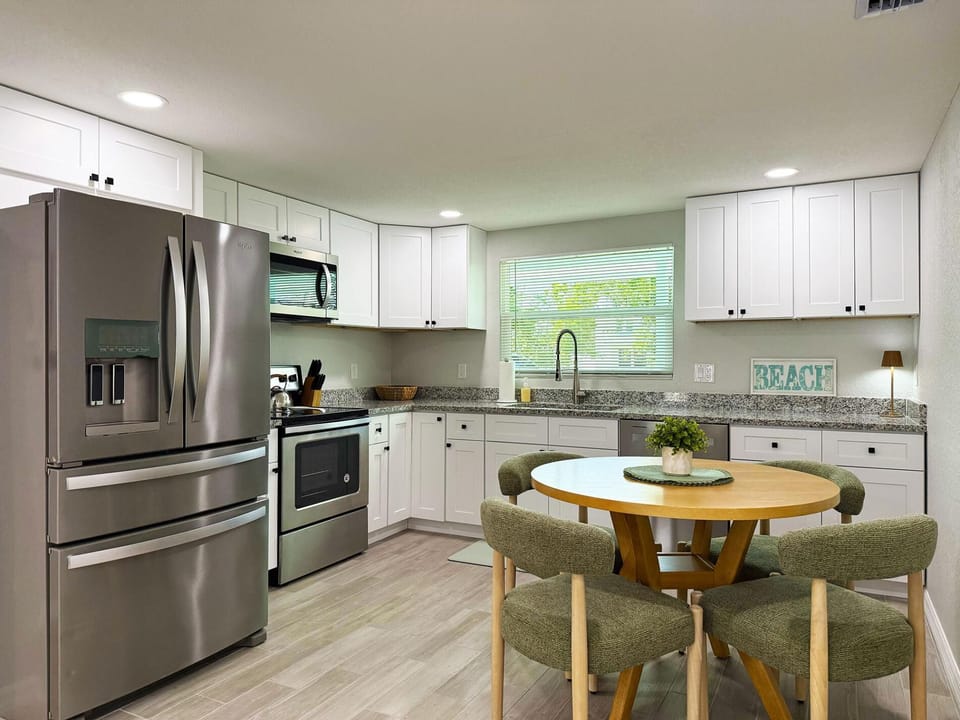 4BR Beach & Boating Escape - Sleeps 10 (8432)