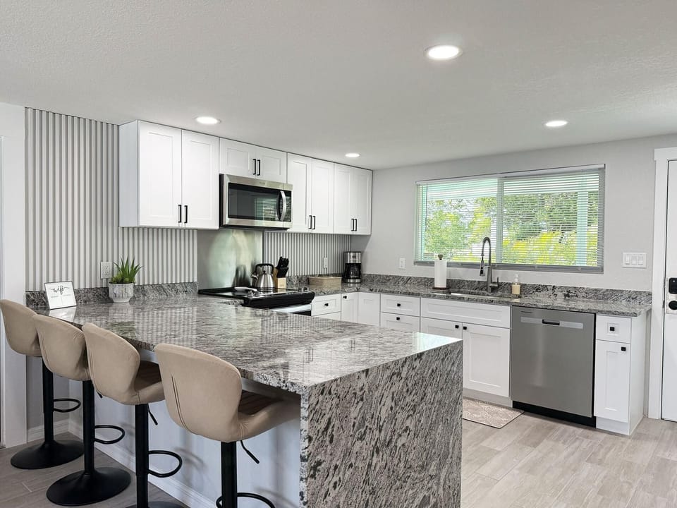 4BR Beach & Boating Escape - Sleeps 10 (8413)