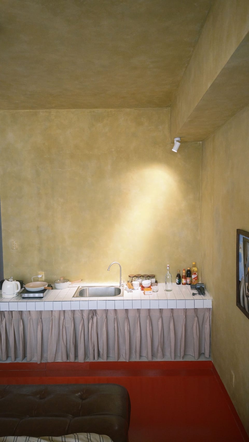 Deluxe Double Room | Private kitchen | Microwave, stovetop, cookware/dishes/utensils