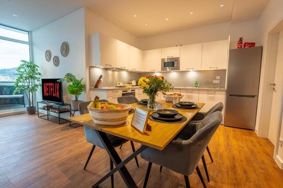 Deluxe Apartment, Balcony, City View | Dining