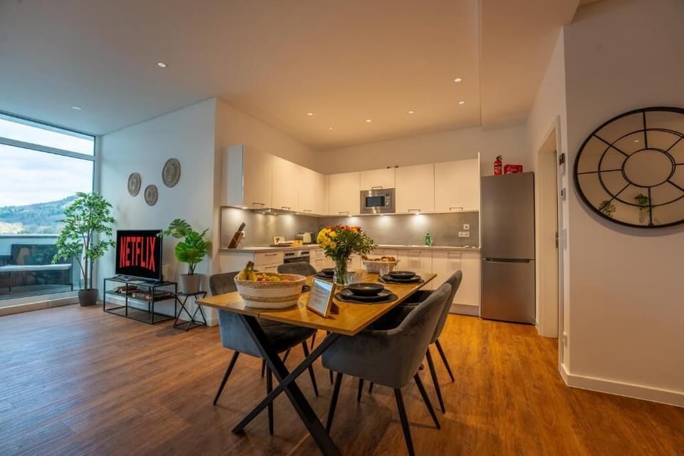 Deluxe Apartment, Balcony, City View | Dining