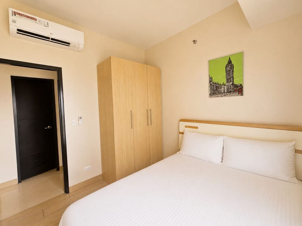 Luxury Apartment, 2 Bedrooms, Balcony, Bay View | Iron/ironing board, free WiFi