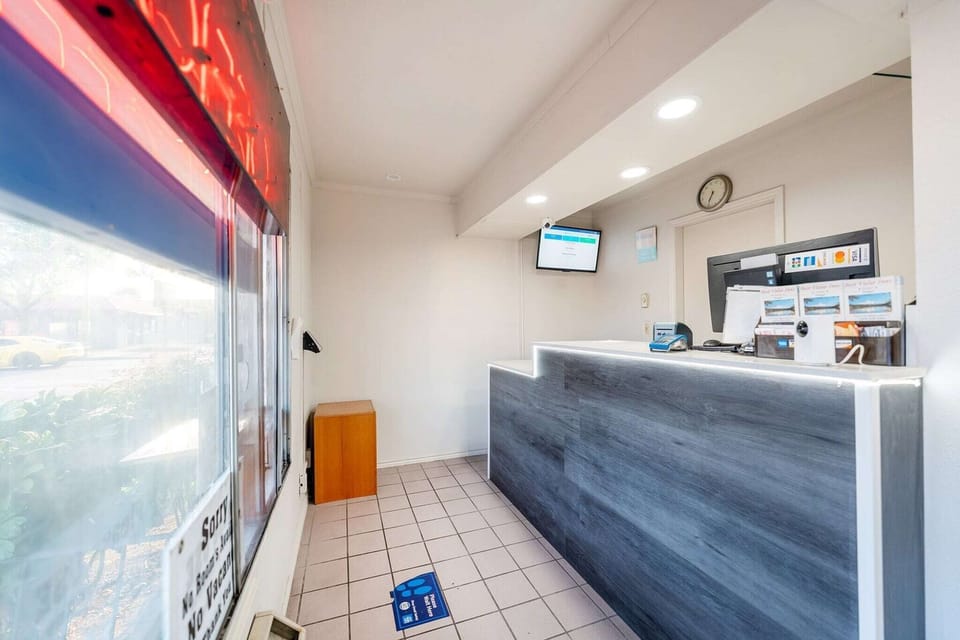 Entrance / Reception