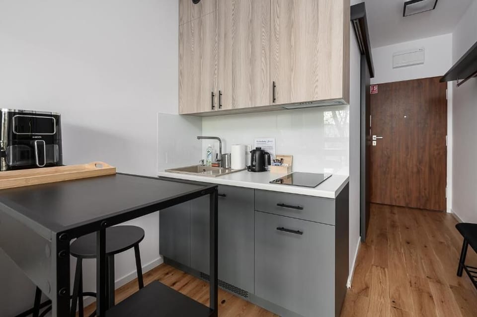 Classic Apartment, Courtyard View | Private kitchen | Fridge, stovetop, cookware/dishes/utensils