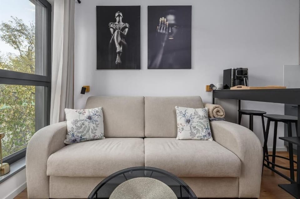 Classic Apartment, Courtyard View | Iron/ironing board, WiFi (free), bed sheets