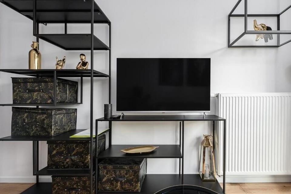 Classic Apartment, Courtyard View | Iron/ironing board, WiFi (free), bed sheets