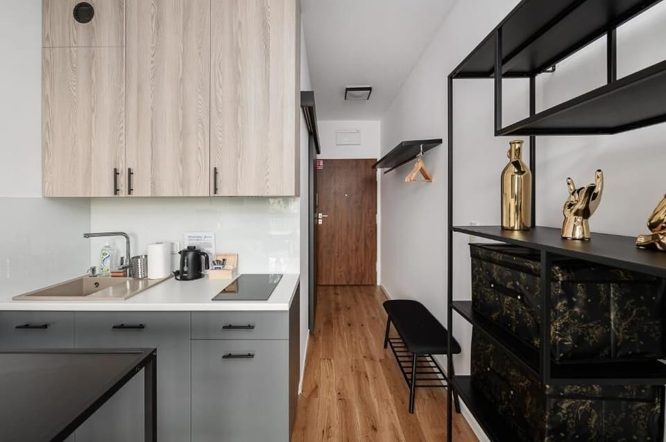 Classic Apartment, Courtyard View | Private kitchen | Fridge, stovetop, cookware/dishes/utensils