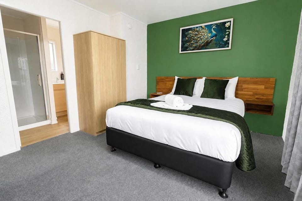 Standard Studio | Premium bedding, minibar (free items), WiFi (free)