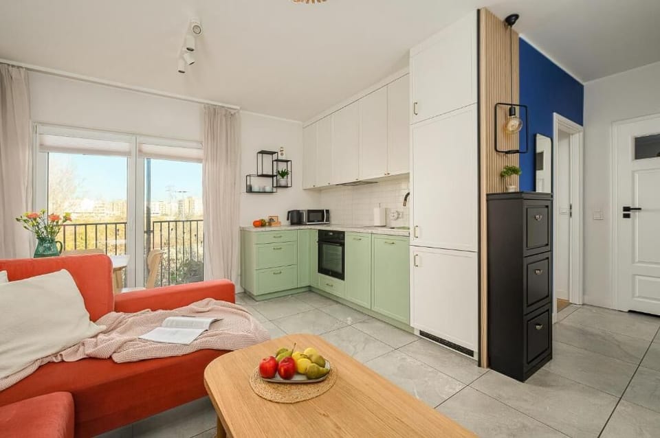 Luxury Apartment, Balcony, Courtyard View | Private kitchen | Fridge, microwave, oven, stovetop