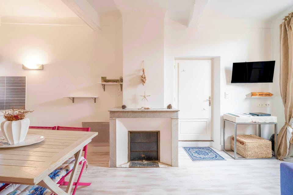 Apartment | Dining
