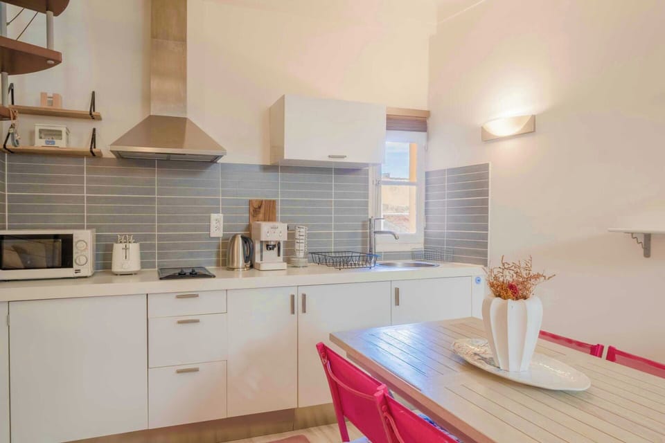 Apartment | Private kitchen | Coffee/tea maker, fridge, microwave, stovetop