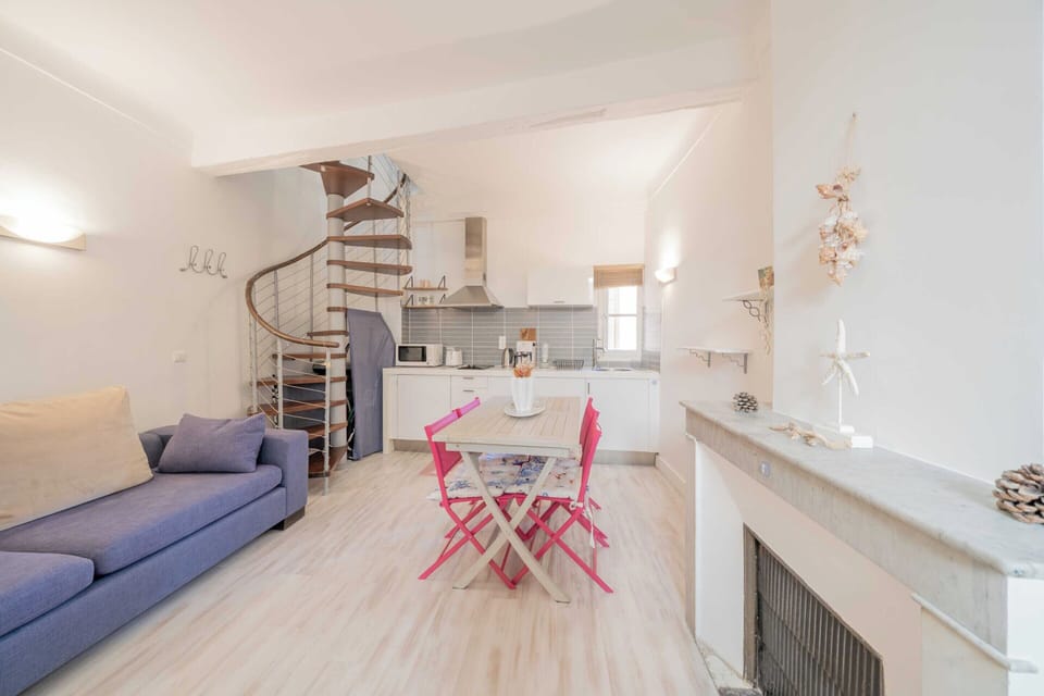 Apartment | Living area | Fireplace