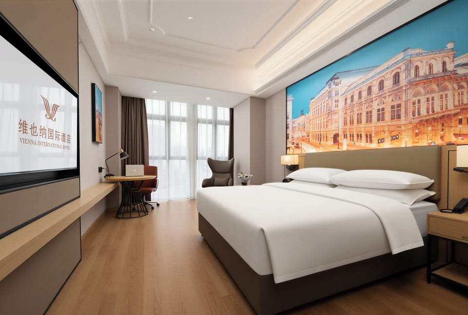 Luxury Double Room | Desk, laptop workspace, free WiFi