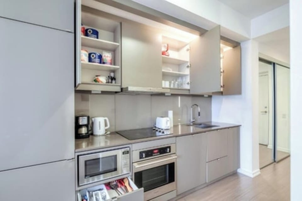 Junior Apartment, 1 Bedroom, Kitchen, City View | Private kitchen | Coffee/tea maker, full-size fridge, microwave, oven