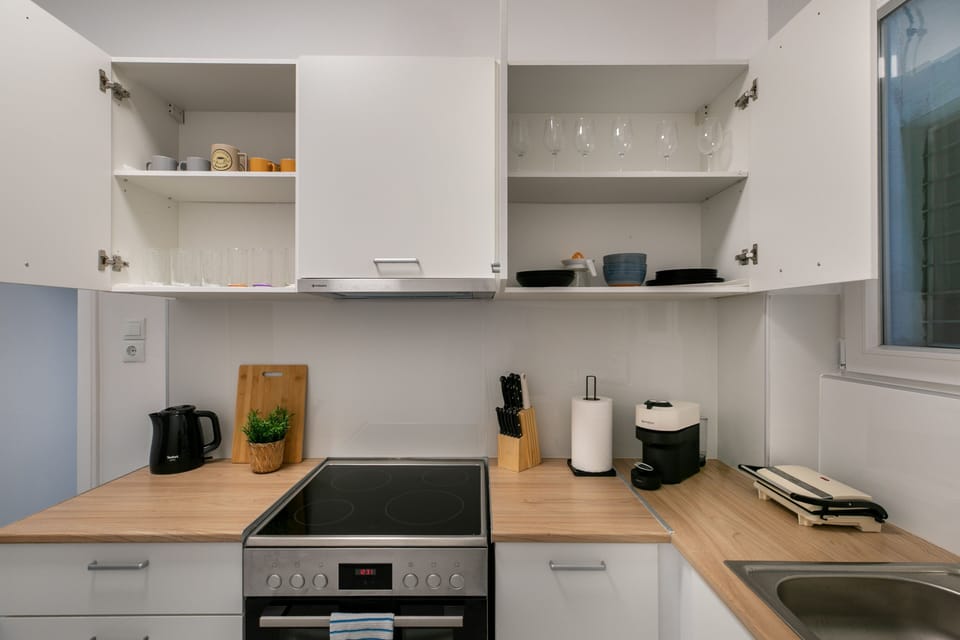Apartment, 1 Double Bed with Sofa bed, Kitchen, City View | Private kitchen | Espresso maker, coffee/tea maker, full-size fridge, oven