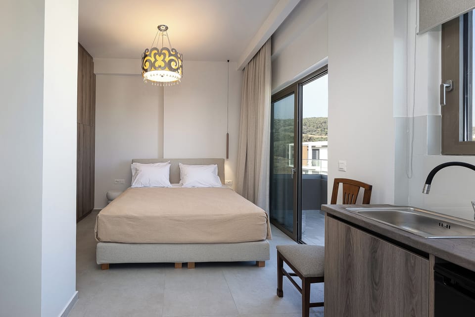 Junior Suite with Roof Garden and Sea View | In-room safe, iron/ironing board, WiFi (free), bed sheets