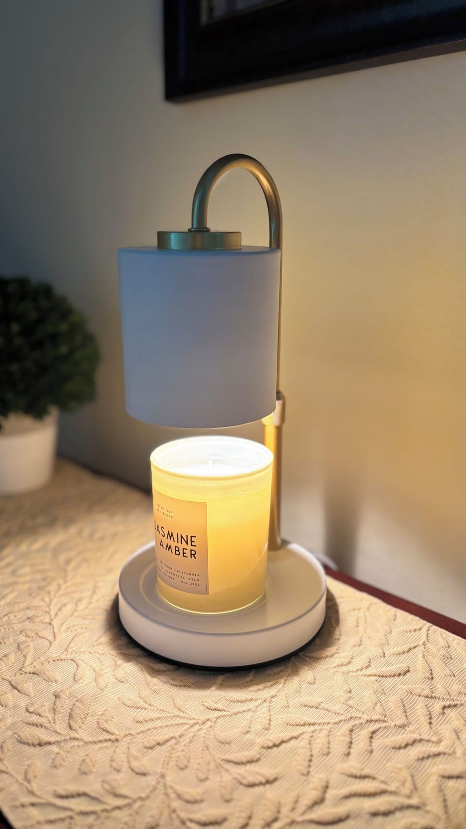 To make the space feel extra cozy, there are scented candles/warmers.