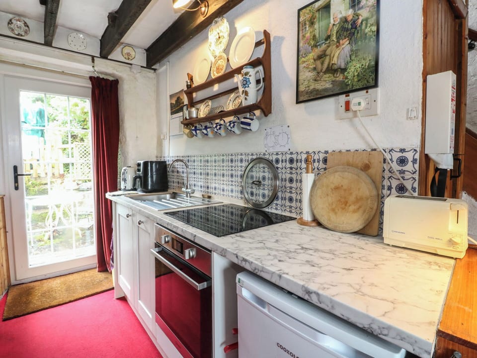 Dishwasher, cookware/dishes/utensils