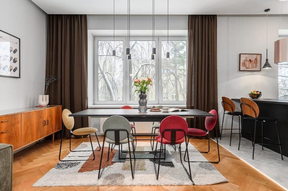 Luxury Apartment, Balcony, City View | In-room dining