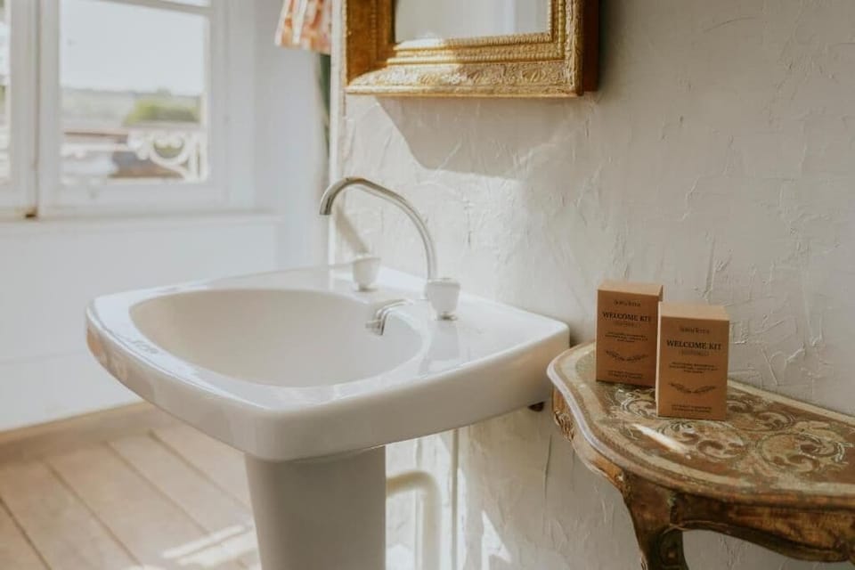 Double Room, Garden View, Garden Area | Bathroom | Free toiletries, towels, soap, shampoo