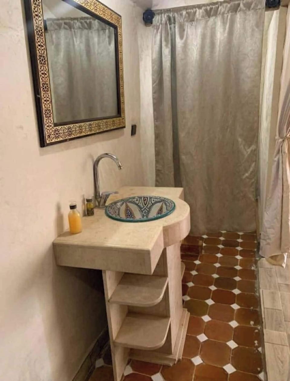 Separate tub and shower, towels, shampoo, toilet paper