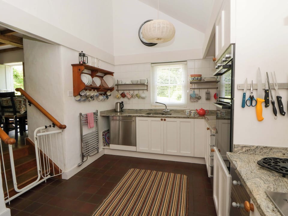 Dishwasher, cookware/dishes/utensils