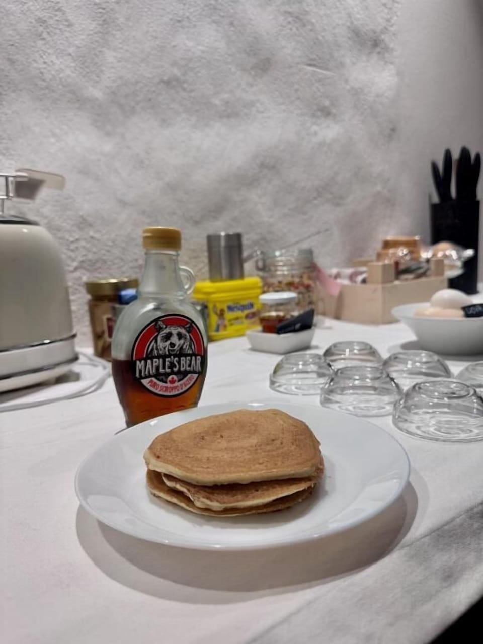 Free daily buffet breakfast
