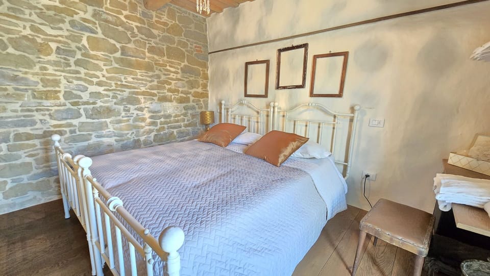 Double Room, Balcony | Soundproofing, WiFi (free)