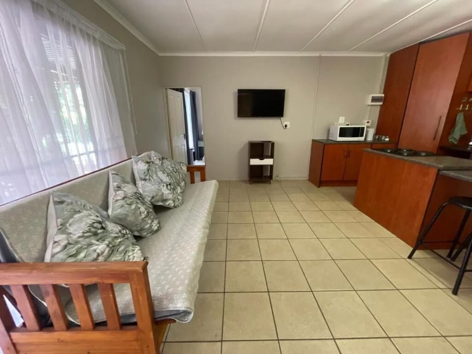 Family Double Room, Patio, Garden View | Living area