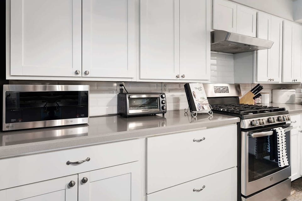 Microwave & Toaster Oven in Kitchen