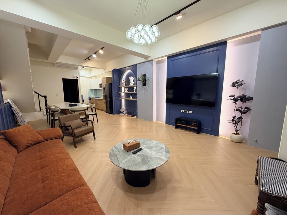 Comfort House, 4 Bedrooms, City View | Living area | Toys