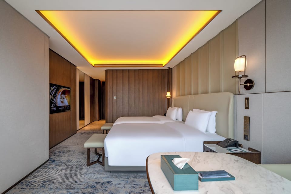 Standard Double Room | In-room safe, desk, iron/ironing board, WiFi (free)