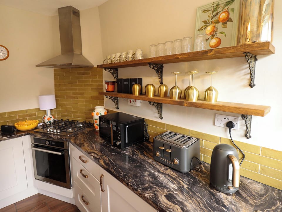 Cookware/dishes/utensils