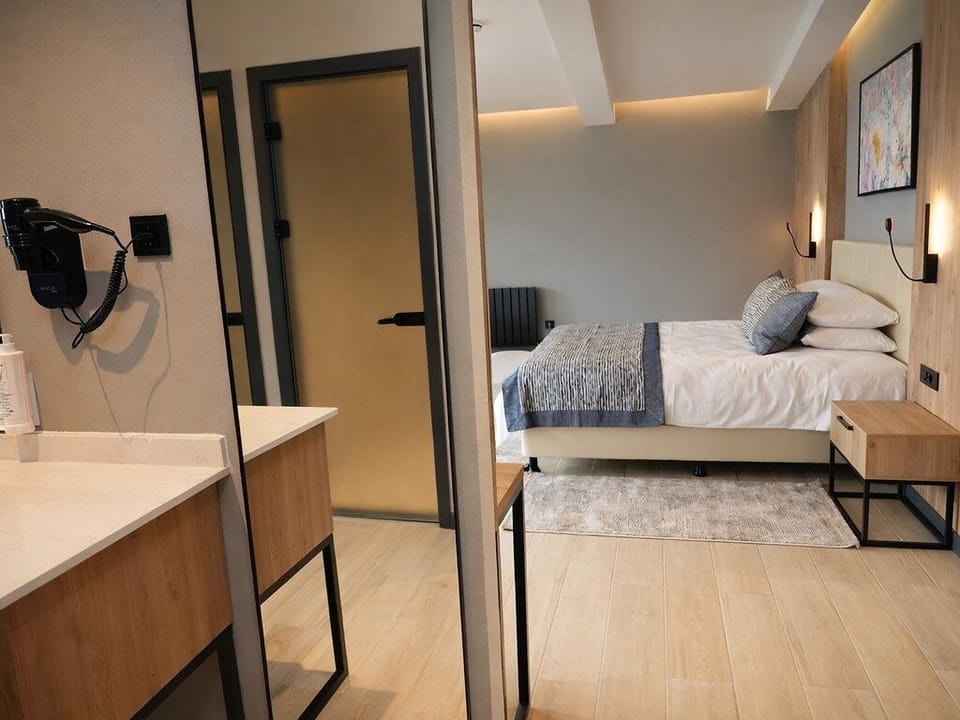 Deluxe Room, Lake View | Minibar, in-room safe, desk, laptop workspace