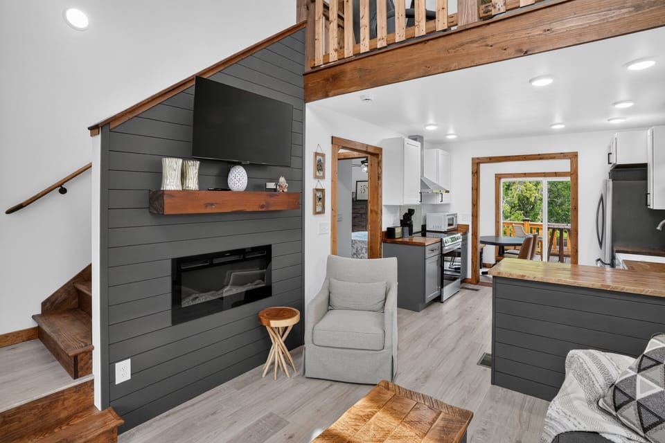 Indoors, Furniture, Living Room, Fireplace, Hardwood