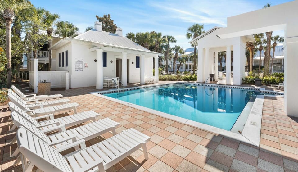 Frangista Community Pool with changing rooms and plenty of seating.