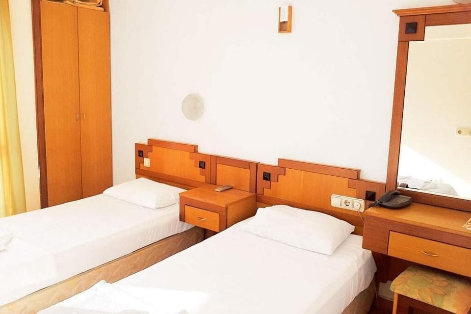 Classic Studio | In-room safe, WiFi (surcharge), bed sheets