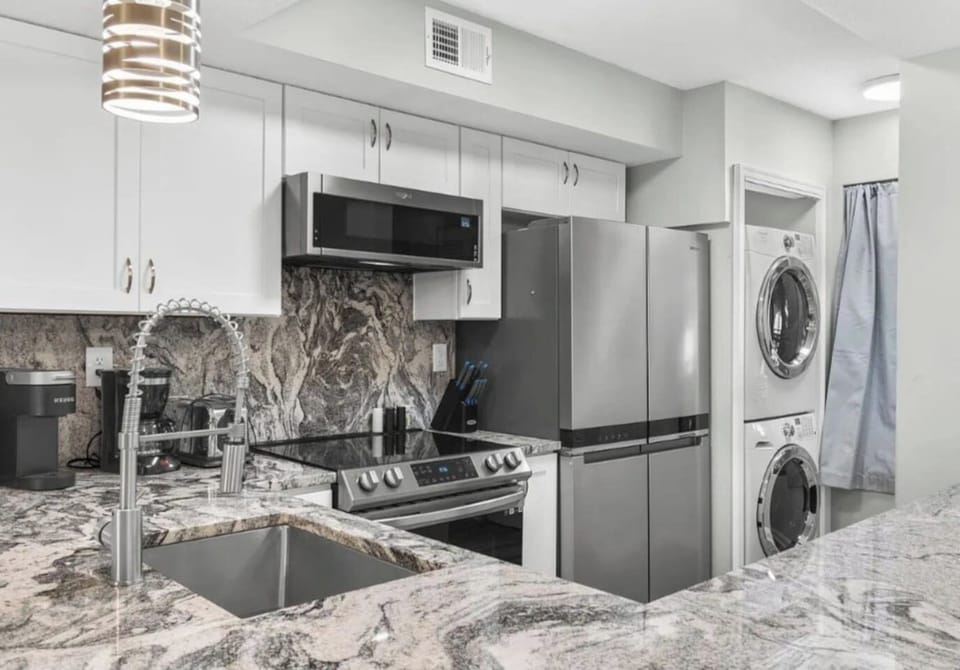 An in-unit washer and dryer make longer stays easy and convenient. Pack light and keep everything fresh throughout your vacation. ⭐