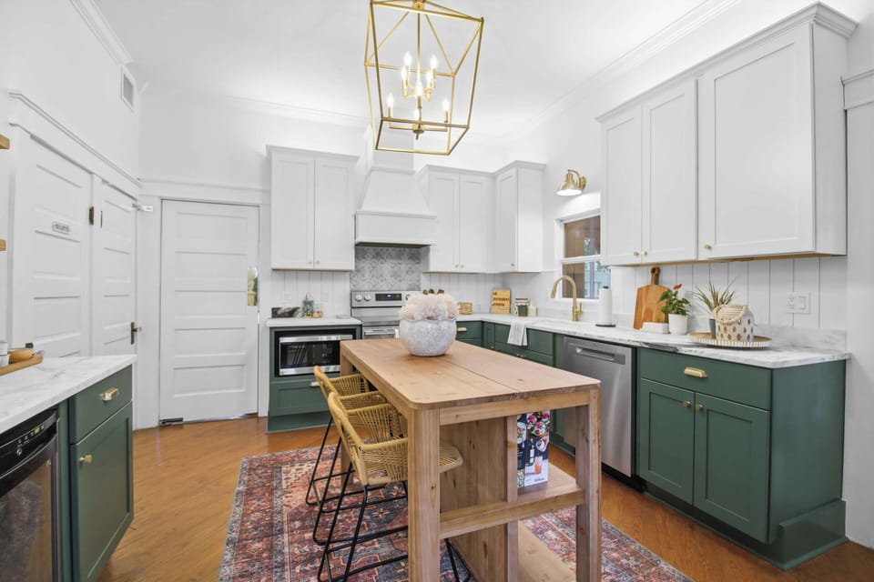 Fully remodeled kitchen equipped for quick breakfasts or full family meals
