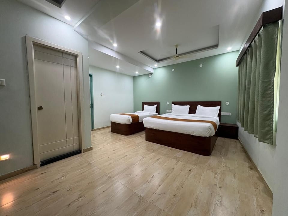 Deluxe Triple Room, Balcony, City View | Free WiFi